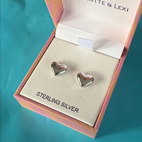 "925 sterling silver Heart Stud earrings new in box - Picture 4 of 5